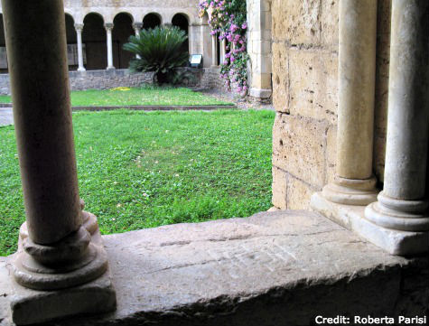 Three concentric squares at the base of columns in the cloister 