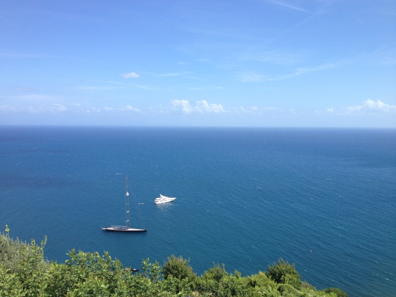 Beautiful shades of blue along the Amalfi Coast | BrowsingItaly.com