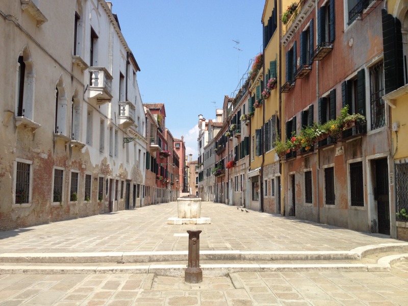 Piazza outside UNA Hotel Venice | 7 Ways To Do Venice Right | BrowsingItaly.com