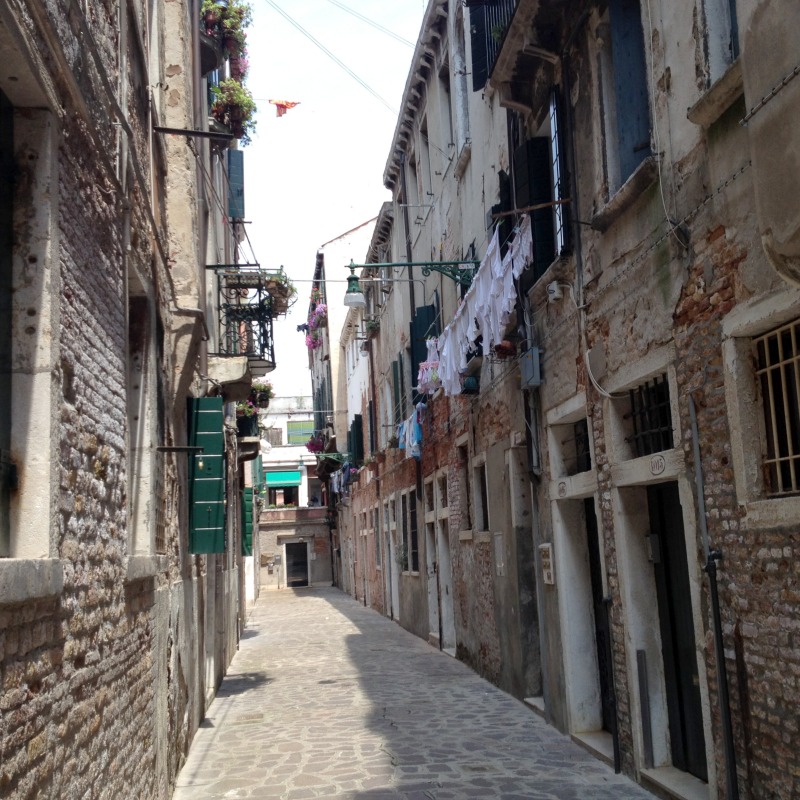 Venice Quiet Alley | 7 Ways To Do Venice Right | BrowsingItaly.com