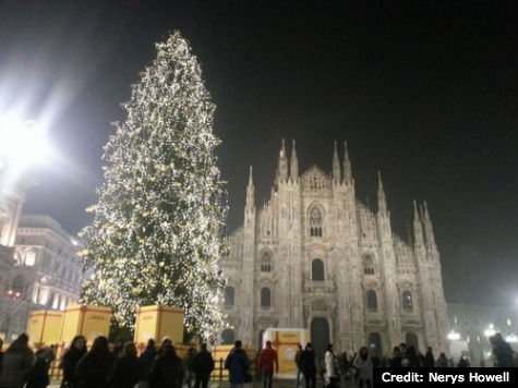 Christmas-in-Milan-Duomo Christmas tree in Piazza del Duomo, Milan