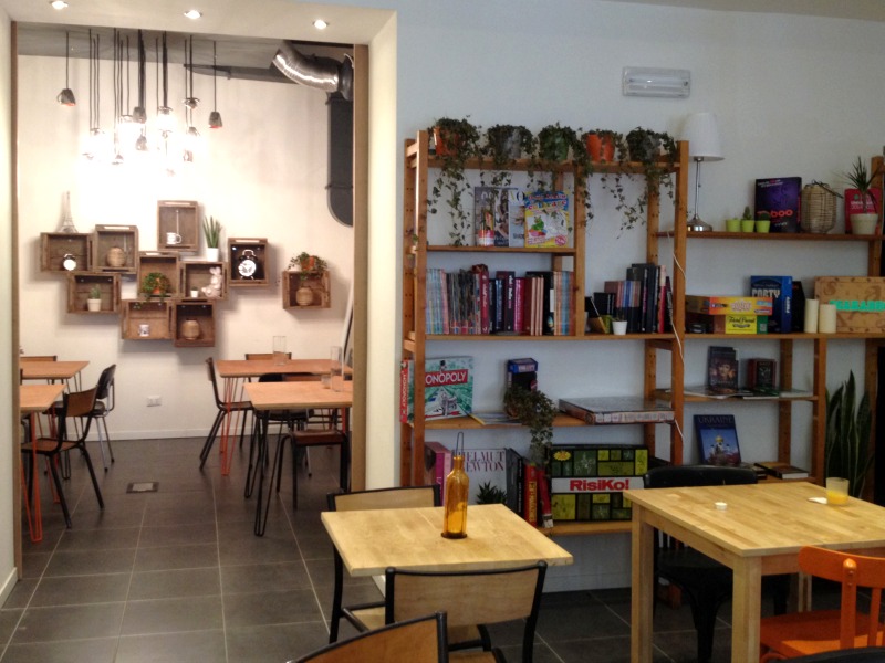 Interior of Anticafe | Anticafe | Internet Bars in Rome, Italy | BrowsingItaly.com