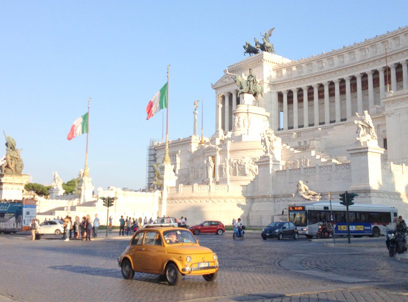 Postcard from Italy: Vintage Fiat 500 in Piazza Venezia, Rome | 10 Favorites Reads on Italy: Oct 10, 2014 | BrowsingItaly.com