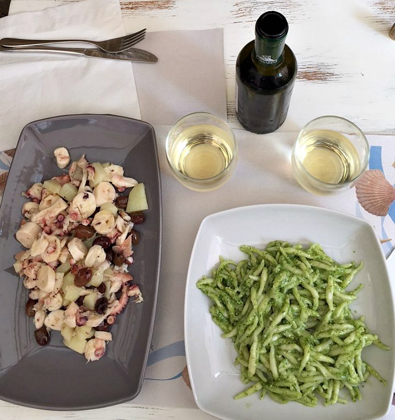 Lunch at Monterosso al Mare | Rome to Cinque Terre day trip | BrowsingItaly.com