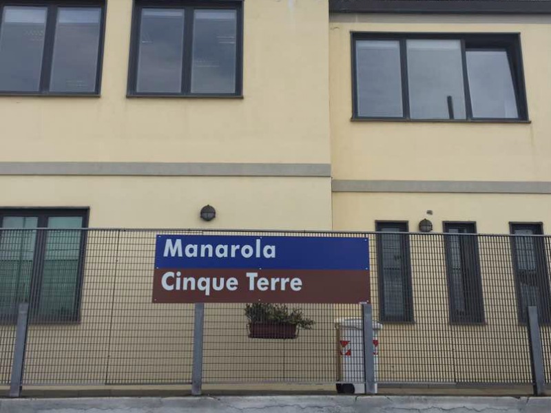 Manarola Train Station | Rome to Cinque Terre day trip | BrowsingItaly.com